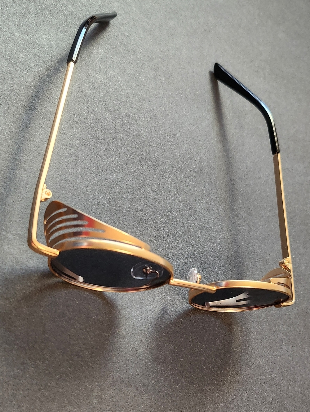 Unsisex Gold Round Sunglasses with Black Lenses
